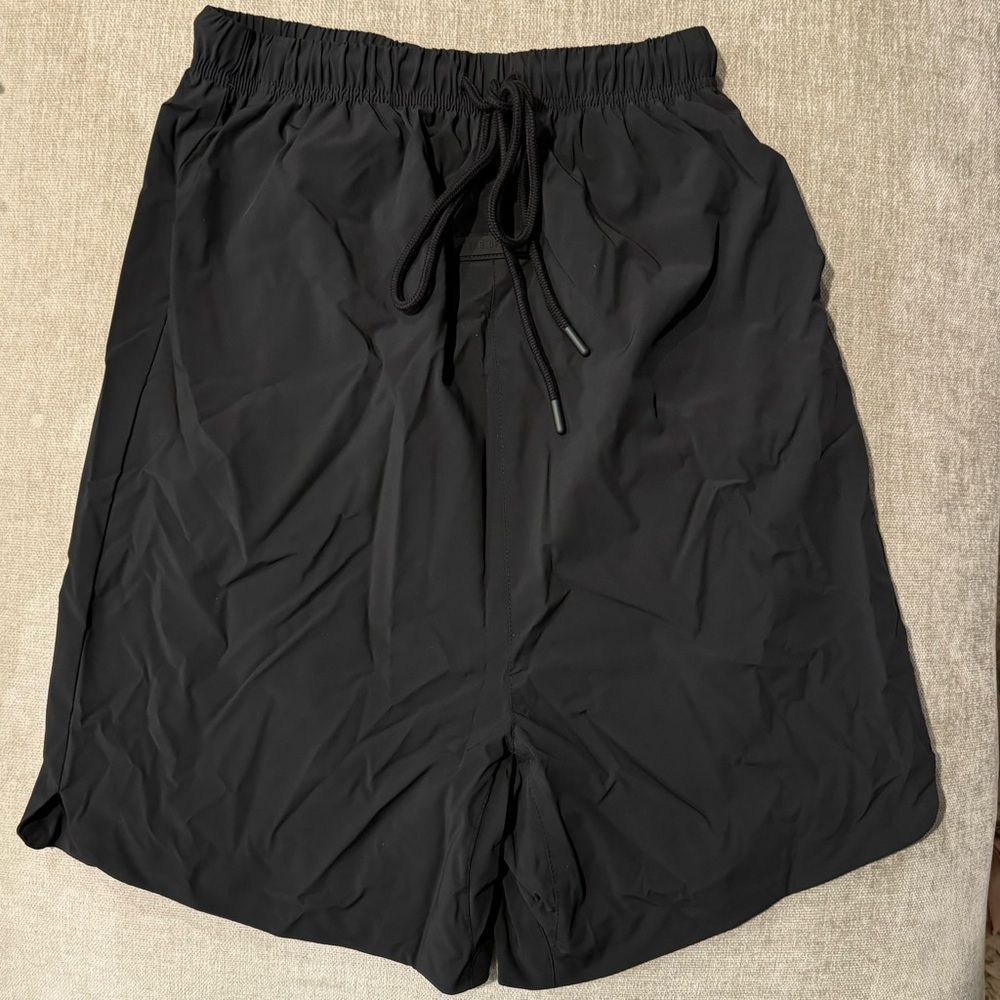 Fear of God Essentials NWT relaxed nylon shorts jet black XS